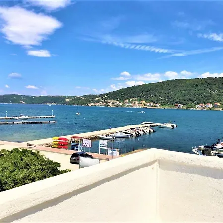 Apartment With Boat Mooring Marija *